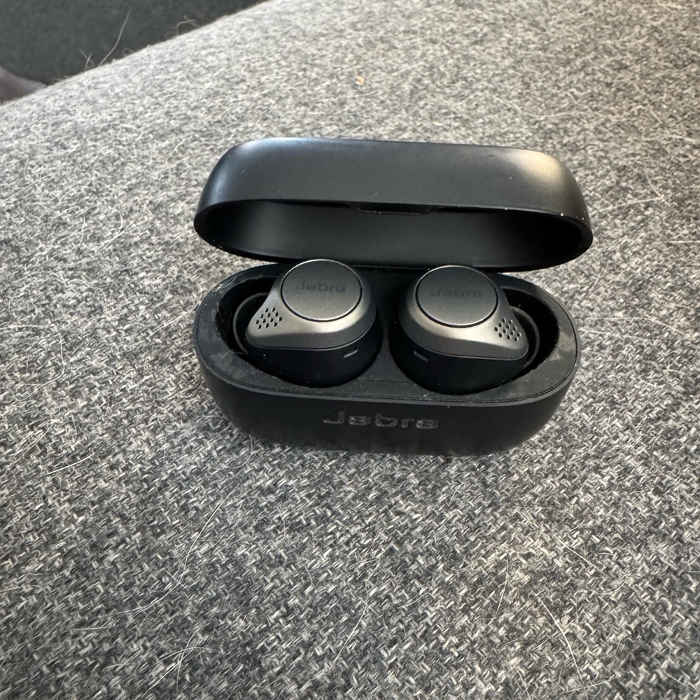 Jabra Elite 75t earbuds with charging case